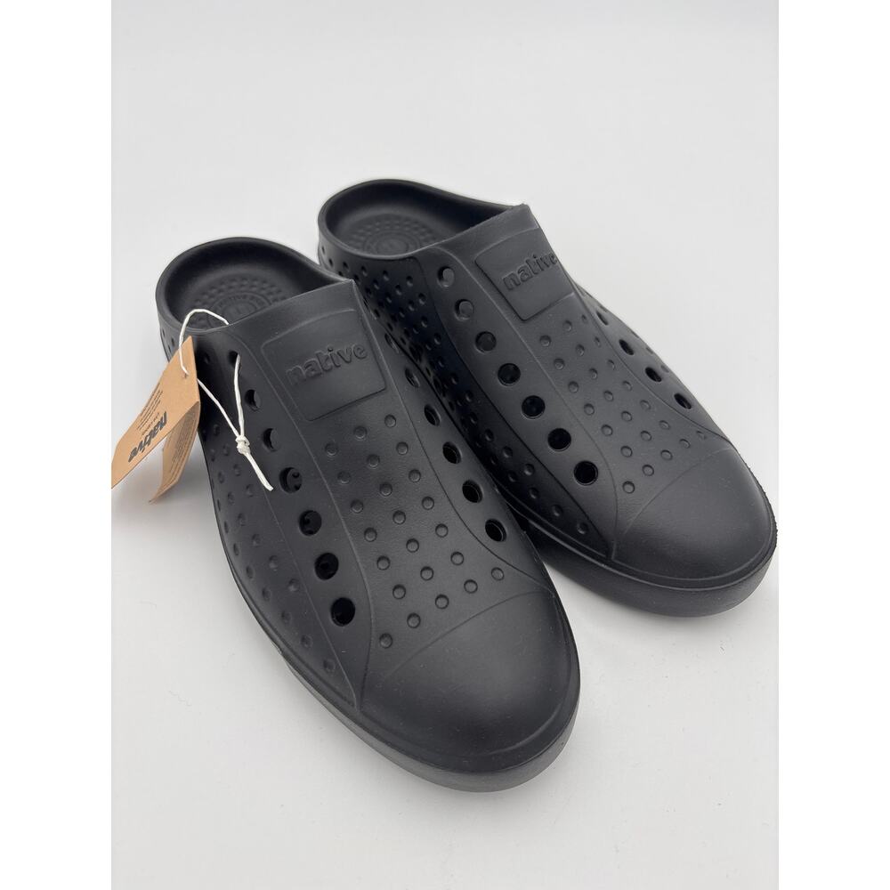 Native Jefferson Clog in Jiffy Black Unisex Size 5 M/ 7  W